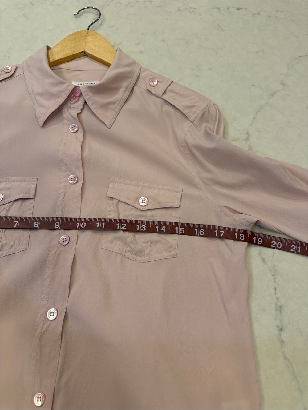 Equipment Brett slim signature silk shirt pink Size Medium - Picture 6 of 7